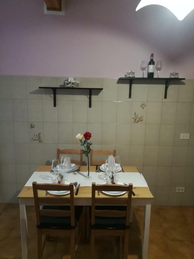 La Rosa Sul Lago Villa เตรวินญาโน โรมาโน ภายนอก รูปภาพ