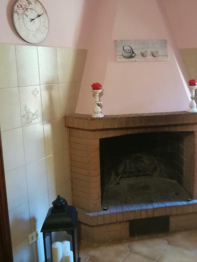 La Rosa Sul Lago Villa เตรวินญาโน โรมาโน ภายนอก รูปภาพ