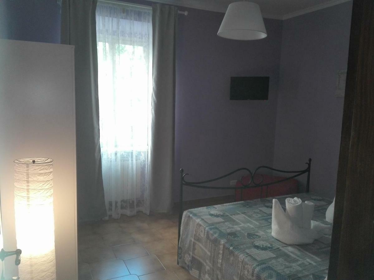 La Rosa Sul Lago Villa เตรวินญาโน โรมาโน ภายนอก รูปภาพ