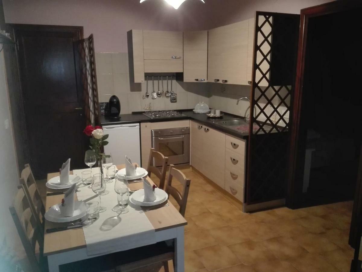 La Rosa Sul Lago Villa เตรวินญาโน โรมาโน ภายนอก รูปภาพ